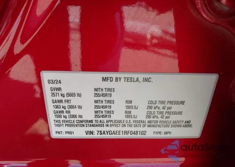 2024 Tesla Model Y Long Range Dual Motor All-Wheel Drive z USA, uszkodzony, nr VIN 7SAYGAEE1RF048102